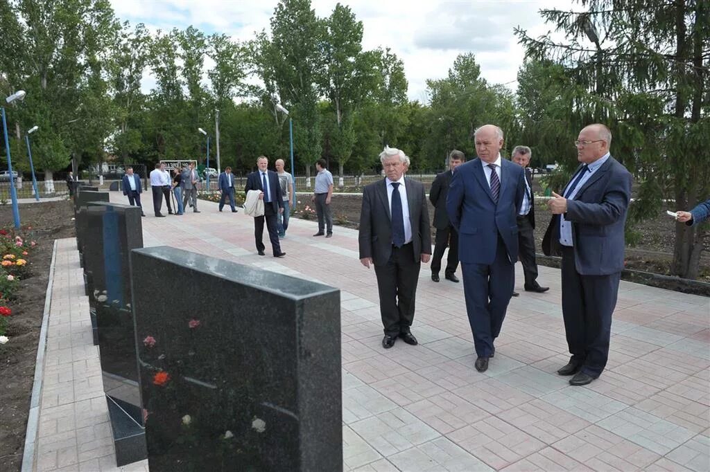 Село алексеевка алексеевского района самарской области. Алексеевка Алексеевский район Самарская область. Обелиски в Алексеевка Алексеевского района Самарской области. Глава Алексеевского района Самарской области.