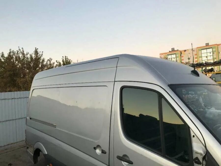 Крыша мерседес спринтер. Крыша mercedes sprinter 906. мерседес спринтер высокая крыша. крышка кондиционера на крышу мерседес спринтер.