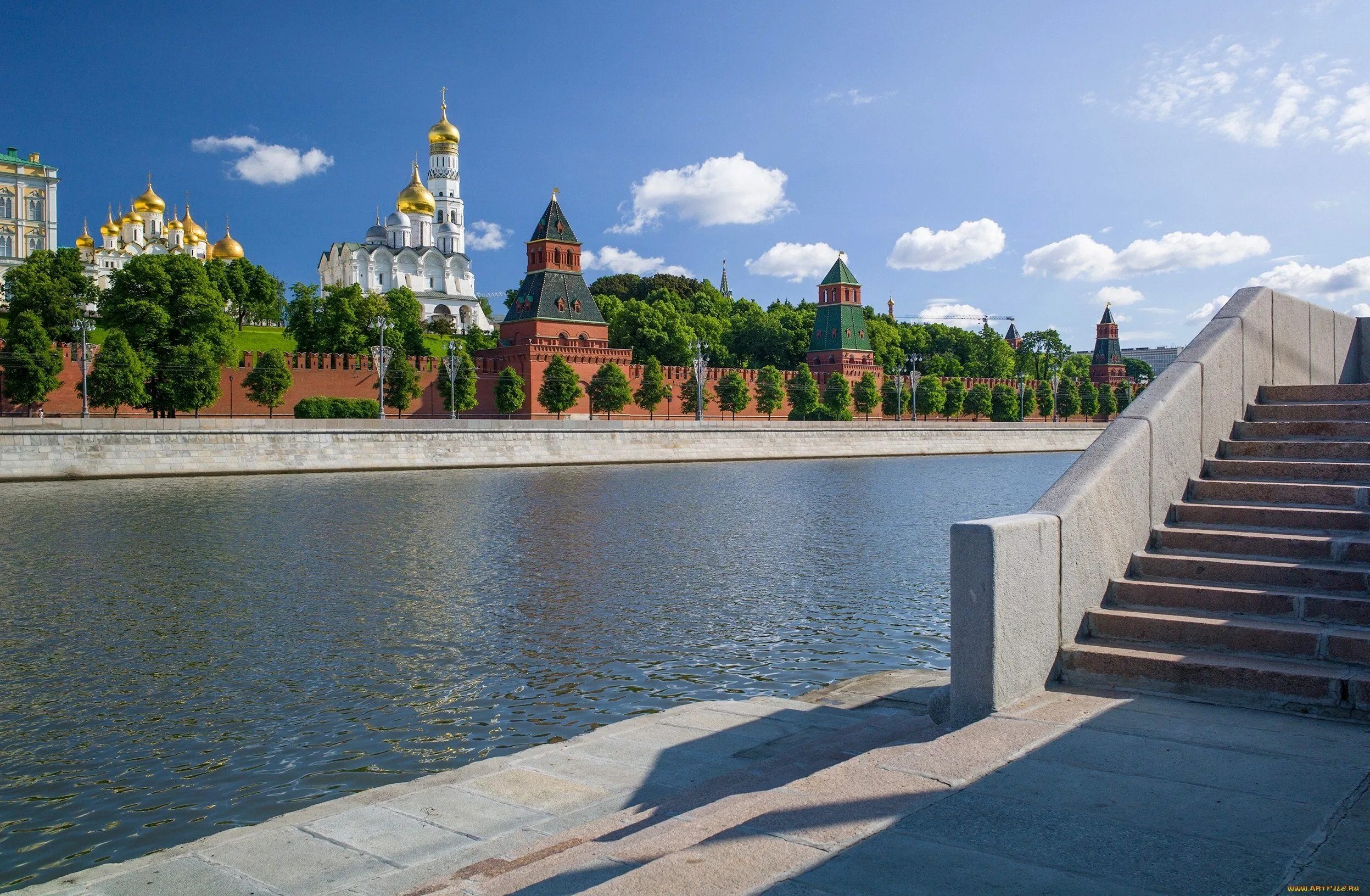 Реки около кремля. Москва река софийская набережная. набережная москвы-реки москва. кремлевская набережная 1 москва. московский кремль и москва река.