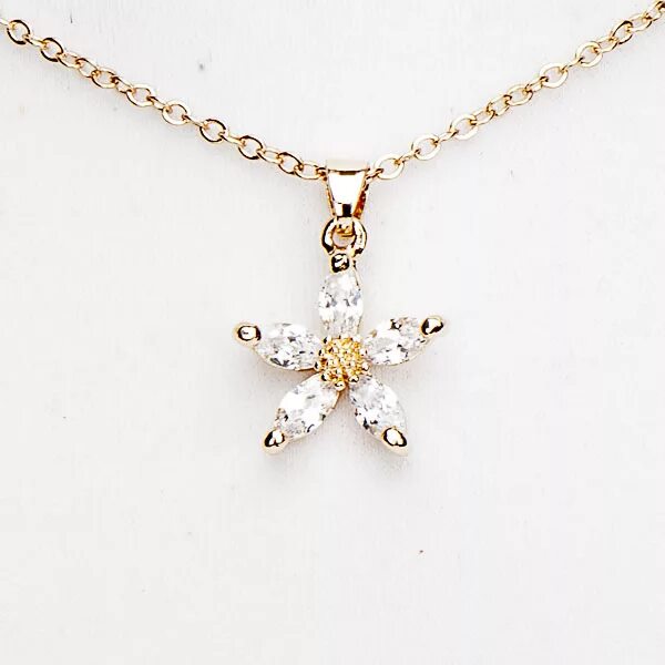 Модные золотые кулоны. Цепочка 2022. Стильные подвески на шею. Бижутерия на длинной цепочке. Золотая цепочка с подвеской.