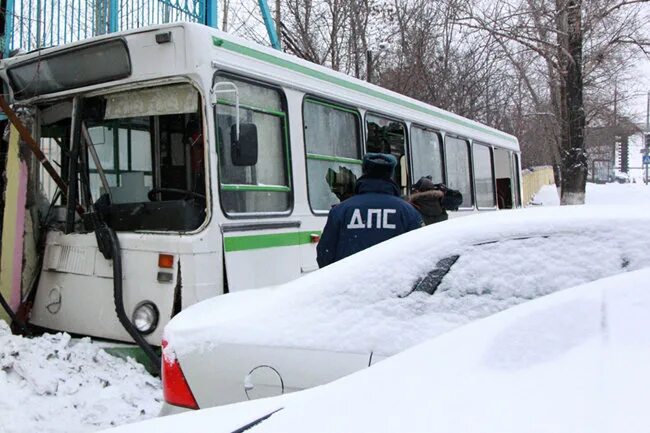 Массовый автовокзал егир=пет\. Рязани урт, рязань. Автобус 5 звезд хабаровск комсомольск. Школьный автобус. Автобусный парк муп г.