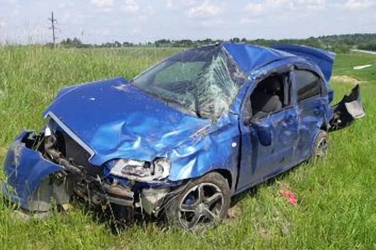 Автоледи смоленск. Chevrolet aveo в кювете. шевроле авео в кювете 25.12.20. дтп синего chevrolet смоленская область город смоленск.
