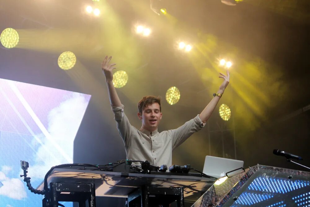 Exciting news. Flume (musician) 2022. Flume (musician) фото. Flume молодой. Певица May-a Flume.