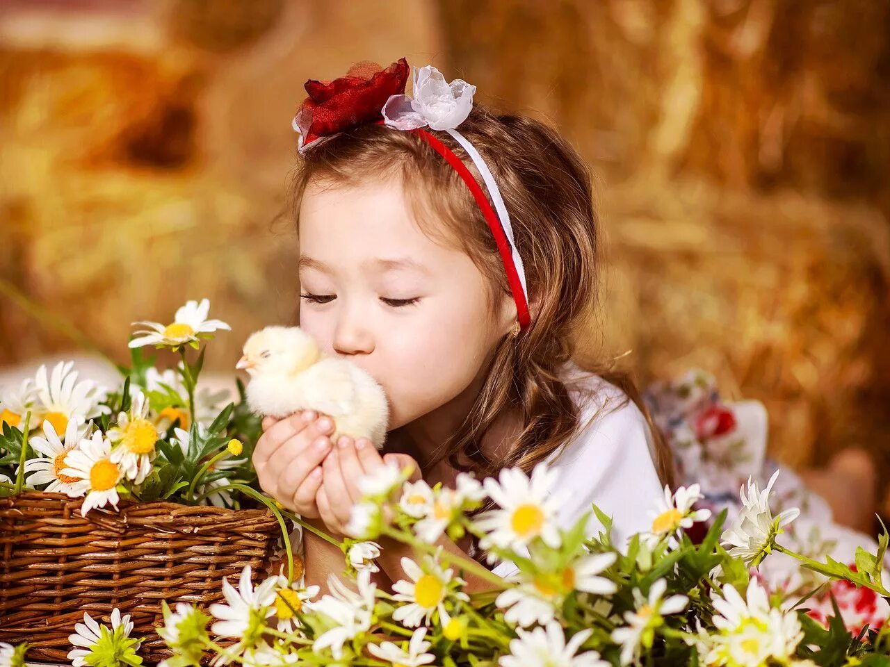 Красивые малыши. Дети и природа. Милые дети. Дети подборка. Малыш с цветами.