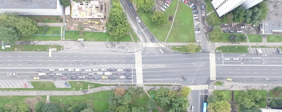 Перекресток на Севастопольском. Пересечение Нахимовского и Севастопольского проспекта. Ул Севастопольская перекресток Дмитрия Ульянова. Новая разметка на перекрестках решетка. Выезд на ленинский