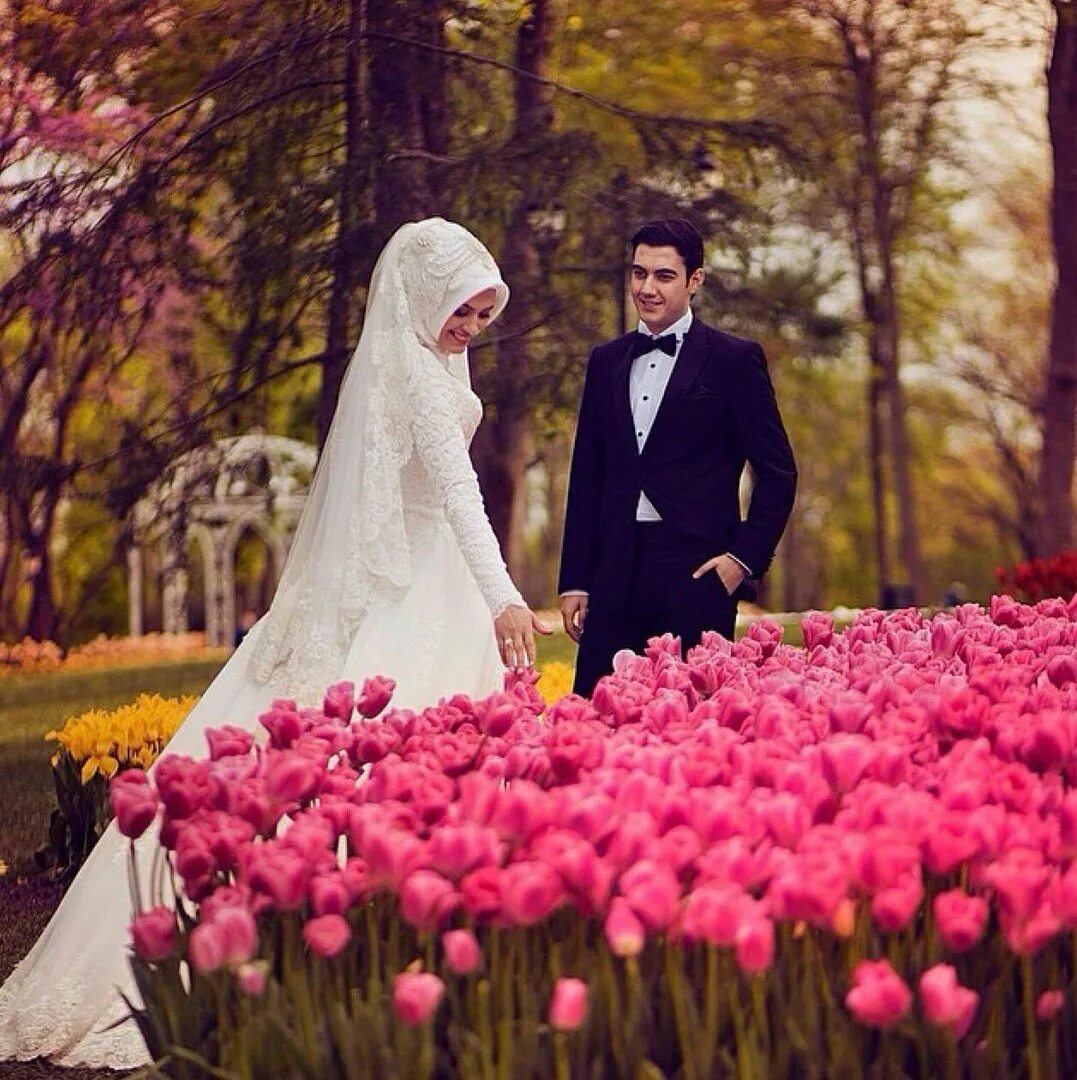 Наврузова парвина. Чарос муминова. Мусульманские пары. Чиройли йигитлар. Зарнигор ганиева.