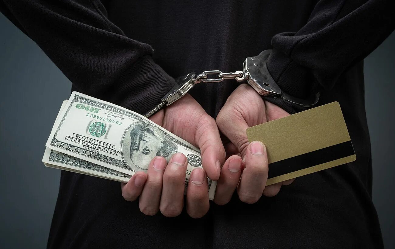 Обман людей на деньги. Аферист деньги. Владимир бондарчук адвокат. Махинации с деньгами. Обман людей на деньги.