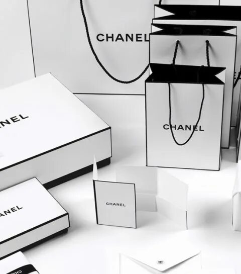 Шанель купить золотое яблоко. Коробки Шанель. Chanel упаковка. Упаковка Chanel оригинальная. Пакет Шанель оригинал.