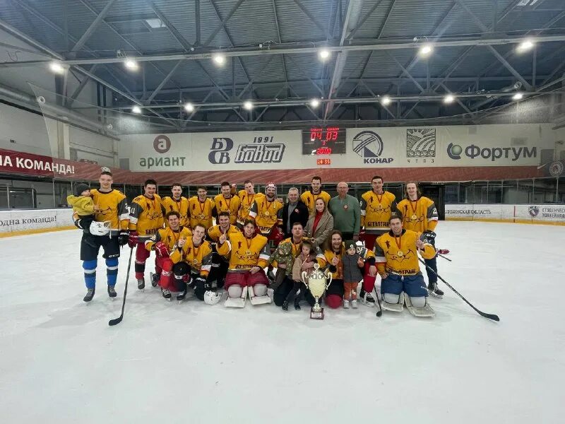 Устьянцев свободный лед. Центр подготовки хоккея. Устьянцев свободный лед. Трактор хоккейный клуб игроки хк «трактор». Игроки хк трактор.