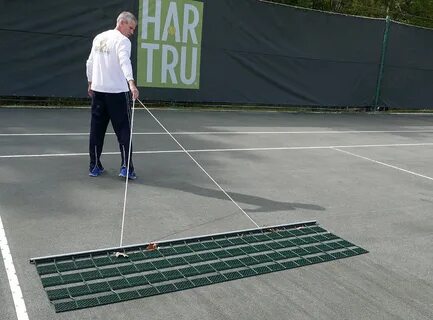 Зачем под колесо кладут теннисный
