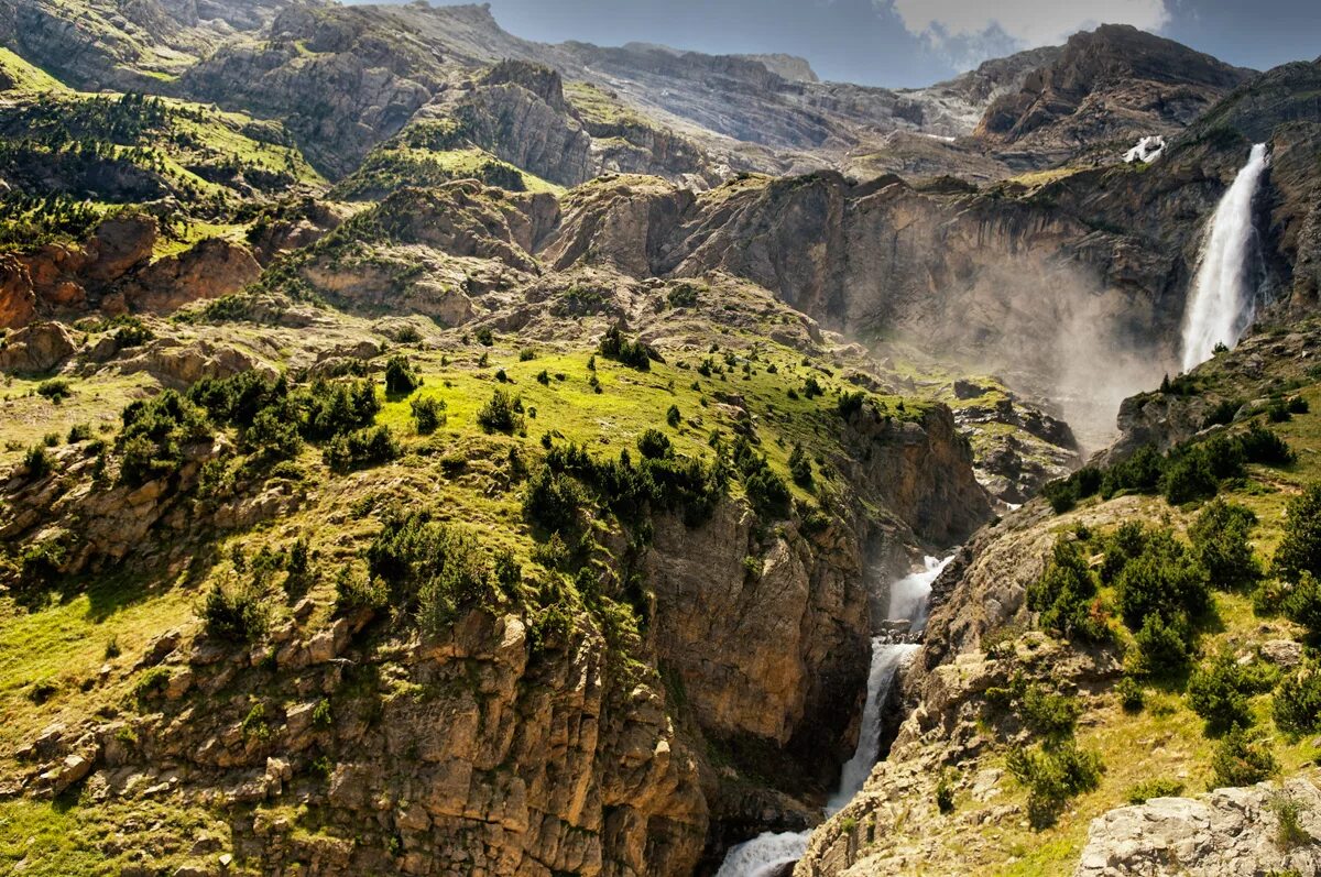 Особенности рельефа испании. Испания нац парк Ордеса. Монте-Пердидо Пиренеи. Национальный парк Пиренеи Испания. Монте Пердидо Испания.