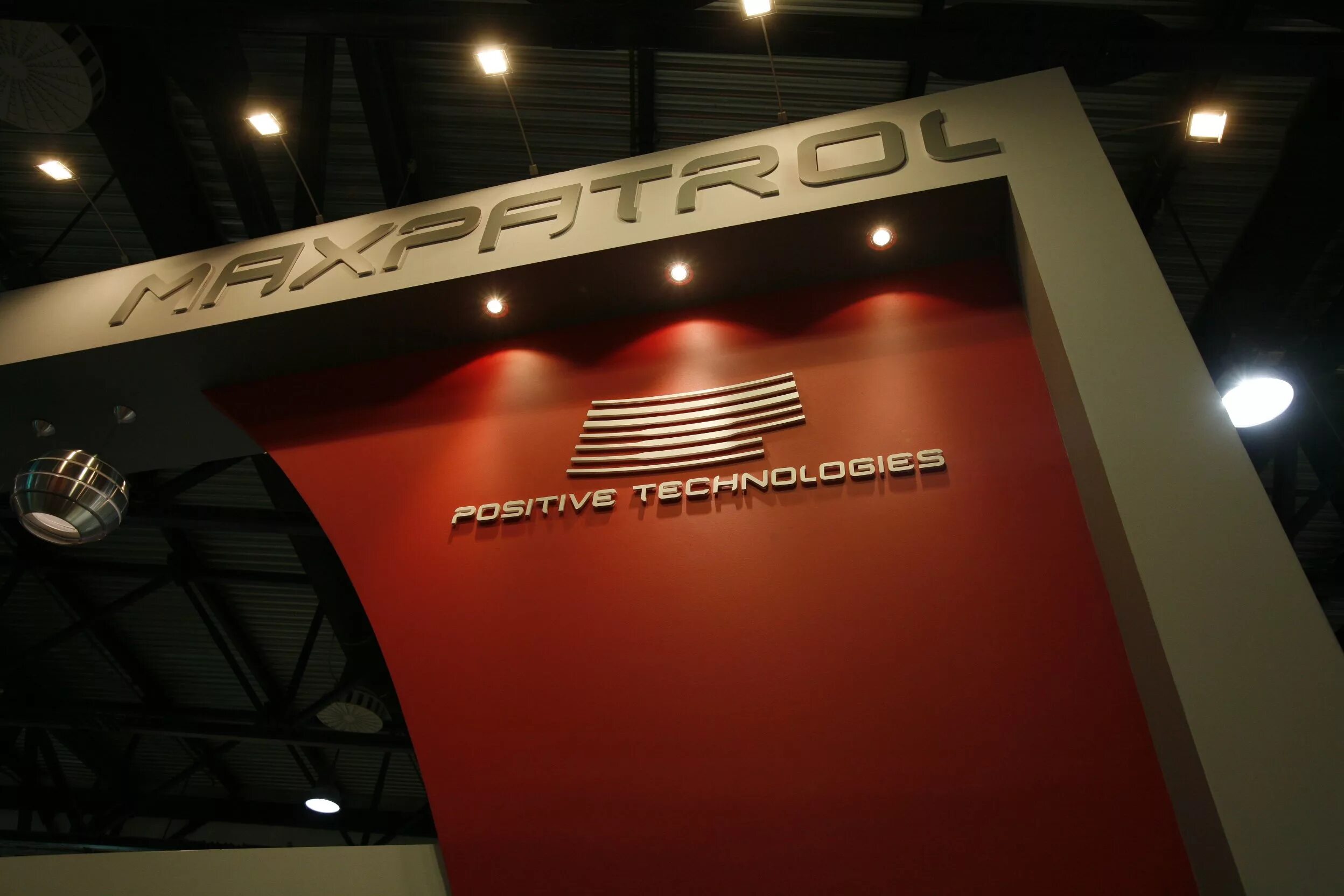 Positive technologies логотип. Позитив текнолоджиз логотип. Позитив технолоджи логотип. Позитив в офисе. Позитив технолоджис.