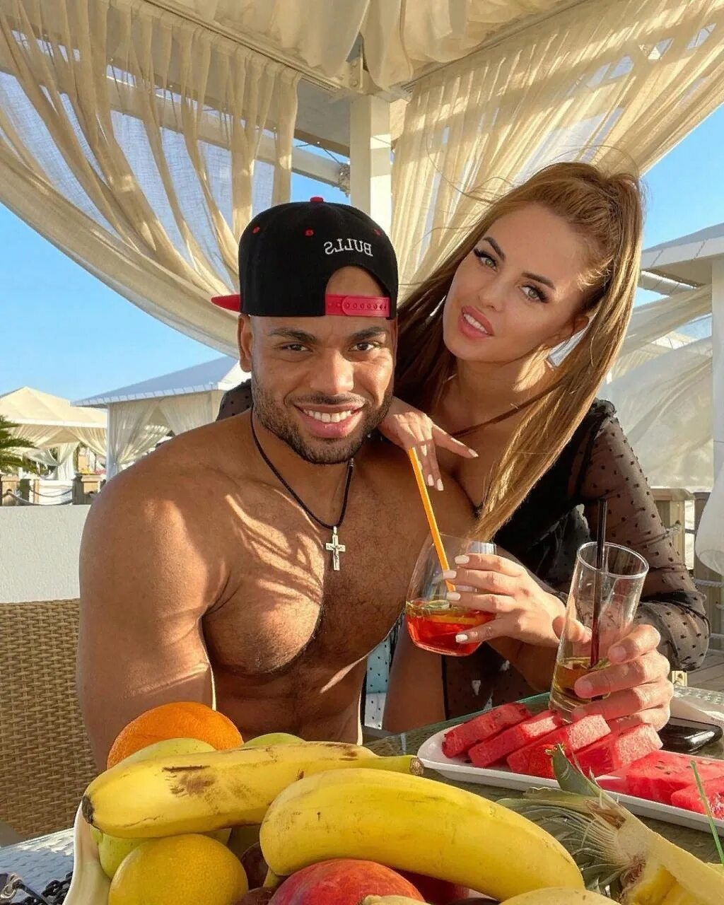 Дом 2 юлия ефременкова и сергей кучеров. Сергей кучер и юлия ефременкова. Юля ефременкова и мондезир. Ефременкова и захарьяш. Юля ефременко и мондезир.