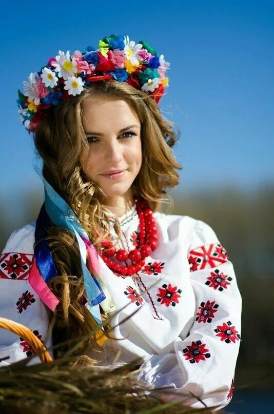 Почему украинки красивые. Украинские женщины. красивые украинки. красивые украинские девушки. украинская внешность.