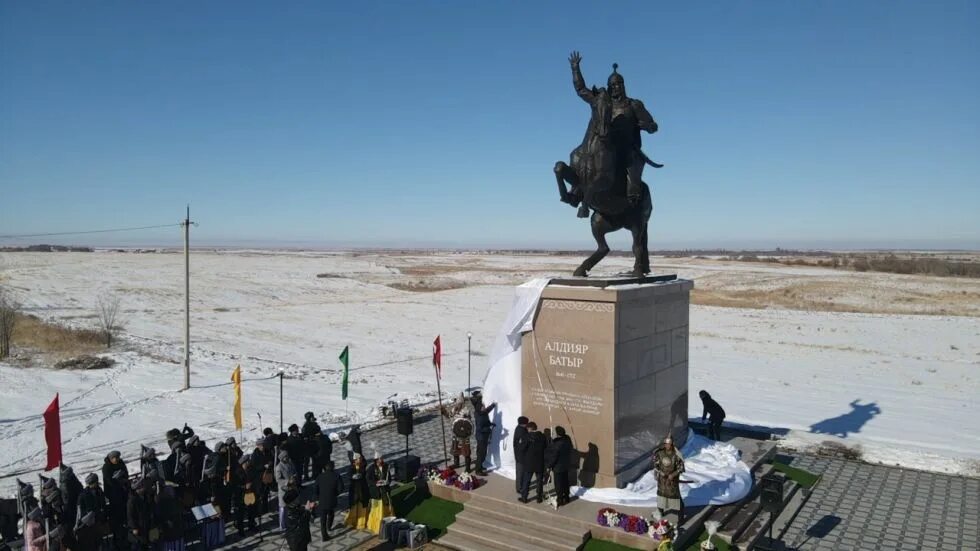 Покажи батыр. Алдияр батыр памятник. Памятник Алдар батыру в Баймаке. Монумент Кушикбай батыр. Памятник Максут батыра.