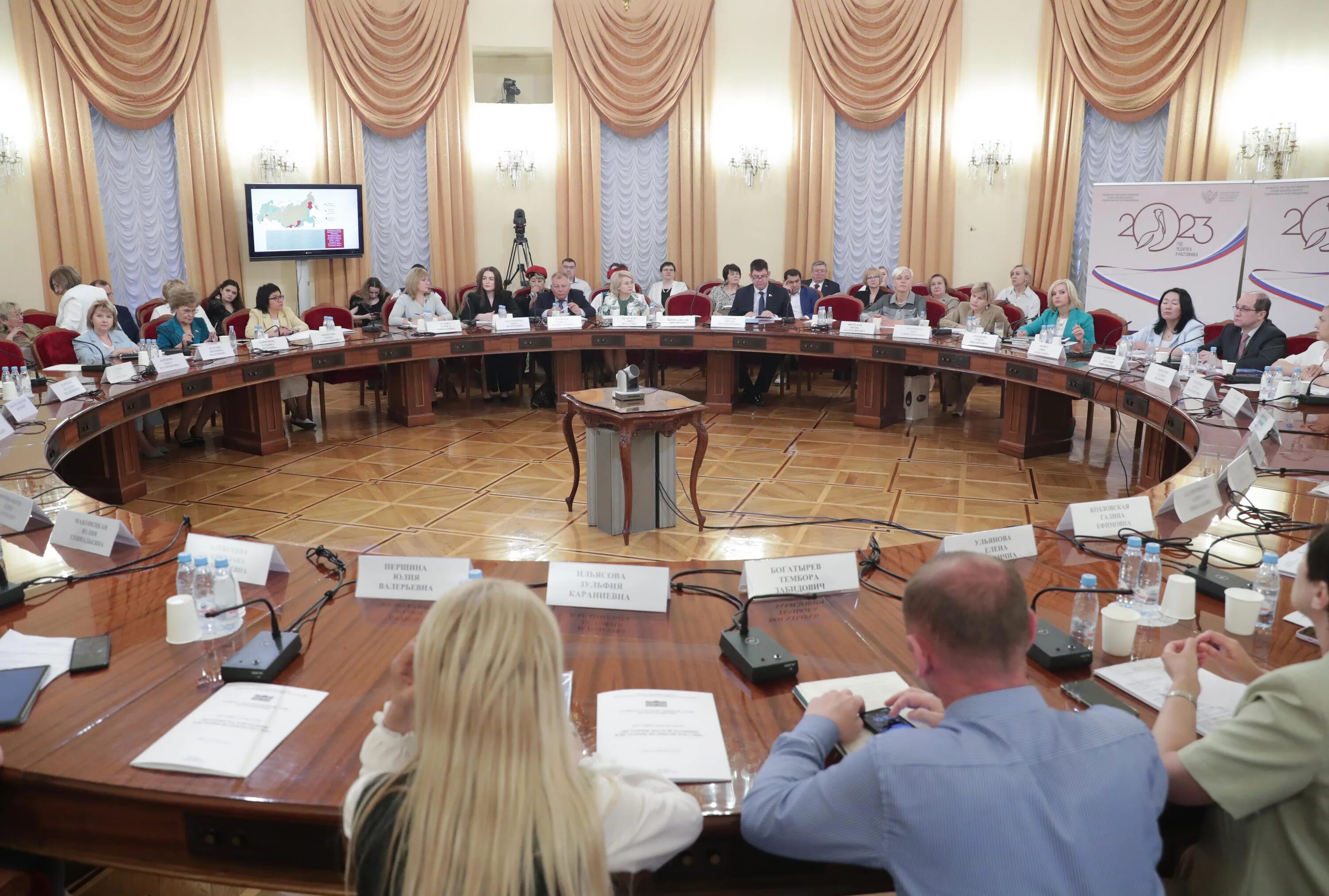 ольга михайловна казакова. комитет госдумы по просвещению. госдума просвещение. госдума просвещение. ольга казакова председатель комитета по просвещению.