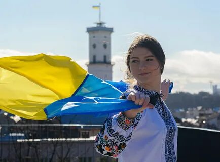 Женщина с флагом украины