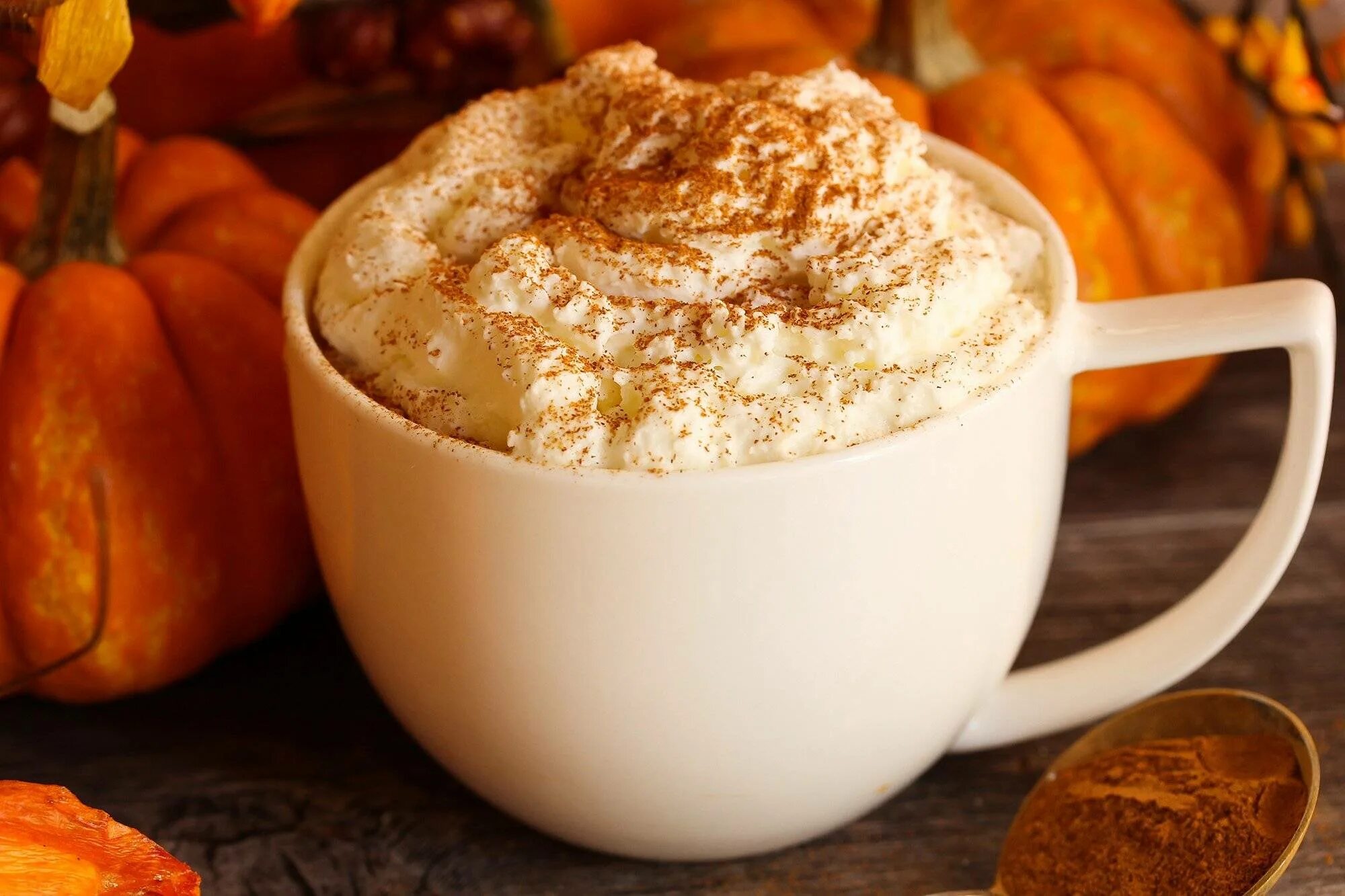 Тыквенно пряный латте. Латте пряная тыква. Pumpkin Spice кофе. Пряный тыквенный