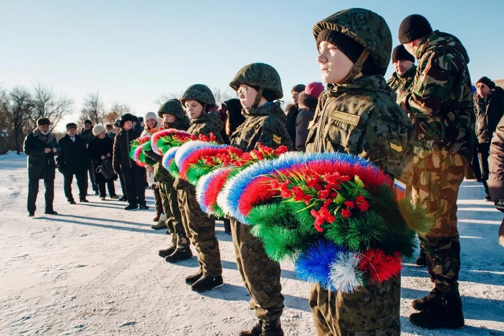 Память русских солдат. День памяти жертв Чеченской войны. Митинг погибшим в Чечне. День памяти павших в Чечне.