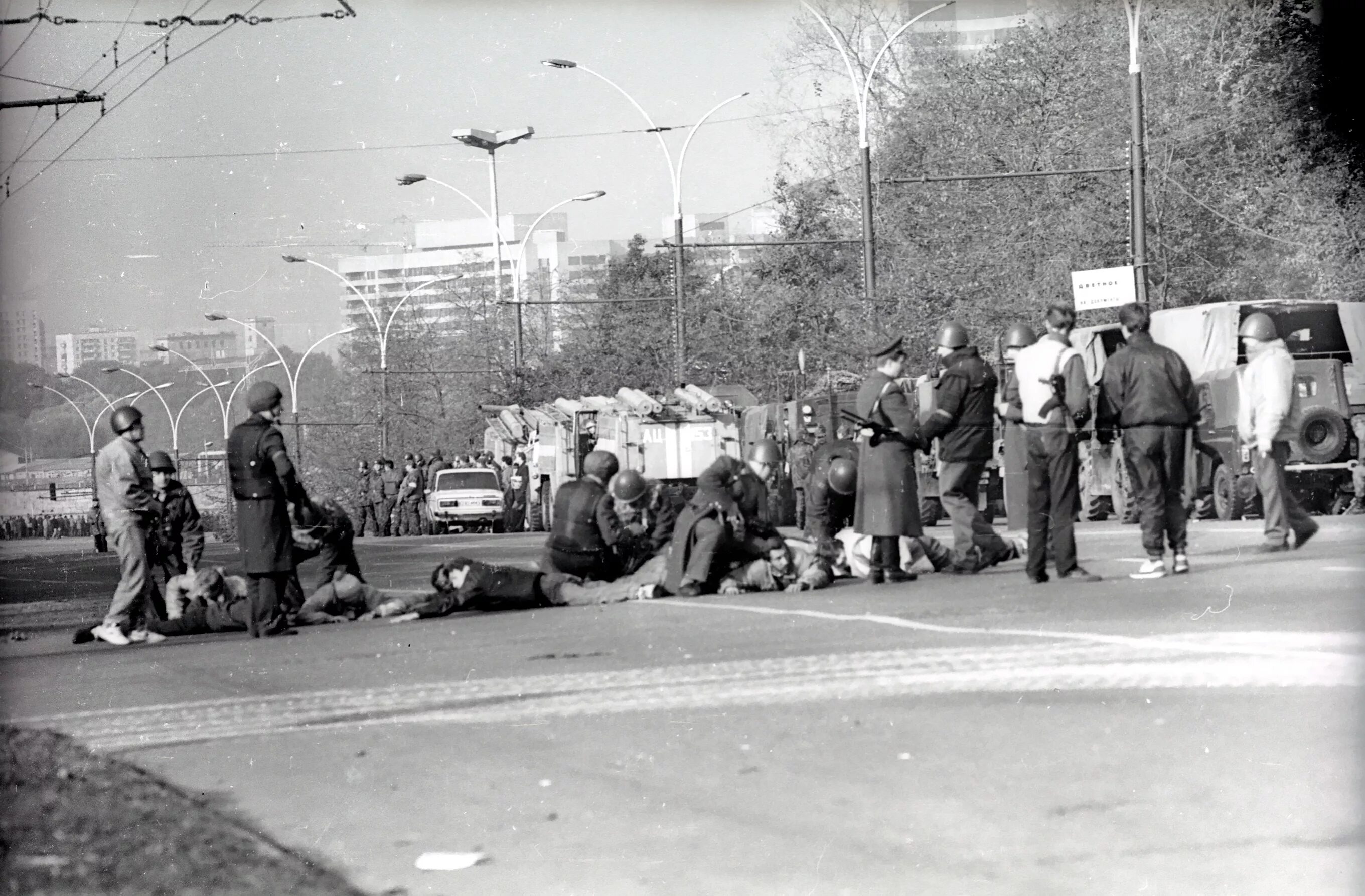 1993 век. МКАД 1993. Штурм белого дома 1993. Октябрь 1993. Стадион красная Пресня октябрь 1993.