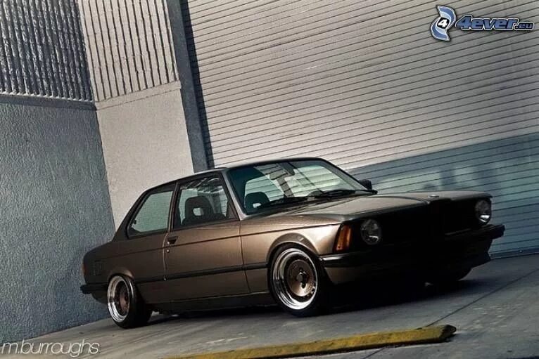 Bmw e36 авторевю. Bmw e21 fenders. V 1 e 21. Bmw e21 martini. Bmw e21 323i.