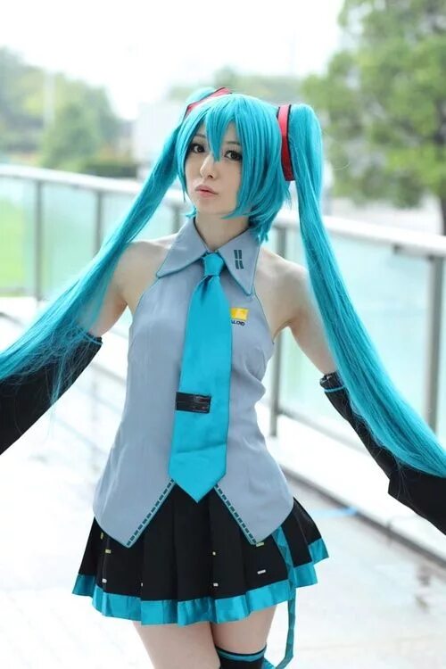 Hatsune miku cosplay. Хатсуне Мику косплей. Косплеер SEEU Мику Хатсуне. Мику Хатсуне 16+ человек косплей.