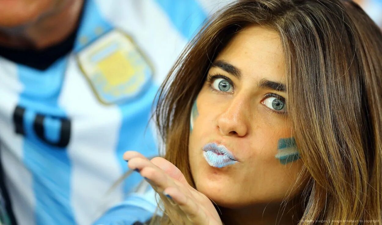 Аргентинские красавицы. Argentina girl. Аргентинки внешность. Болельщицы сборной аргентины. Аргентинцы девушки.
