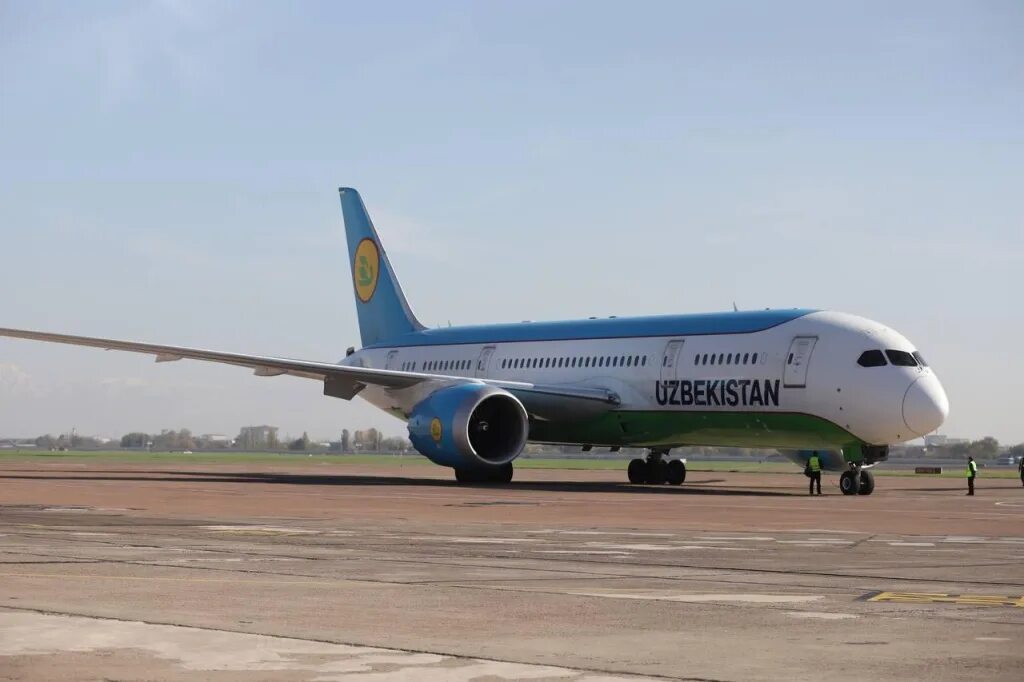 Самолет боинг 777 узбекистан. Узбекистан самолет сколько. Самолет узбекистан хаво йуллари. Самолеты хаво йуллари. Airbus a321 neo uzbekistan airways салон.