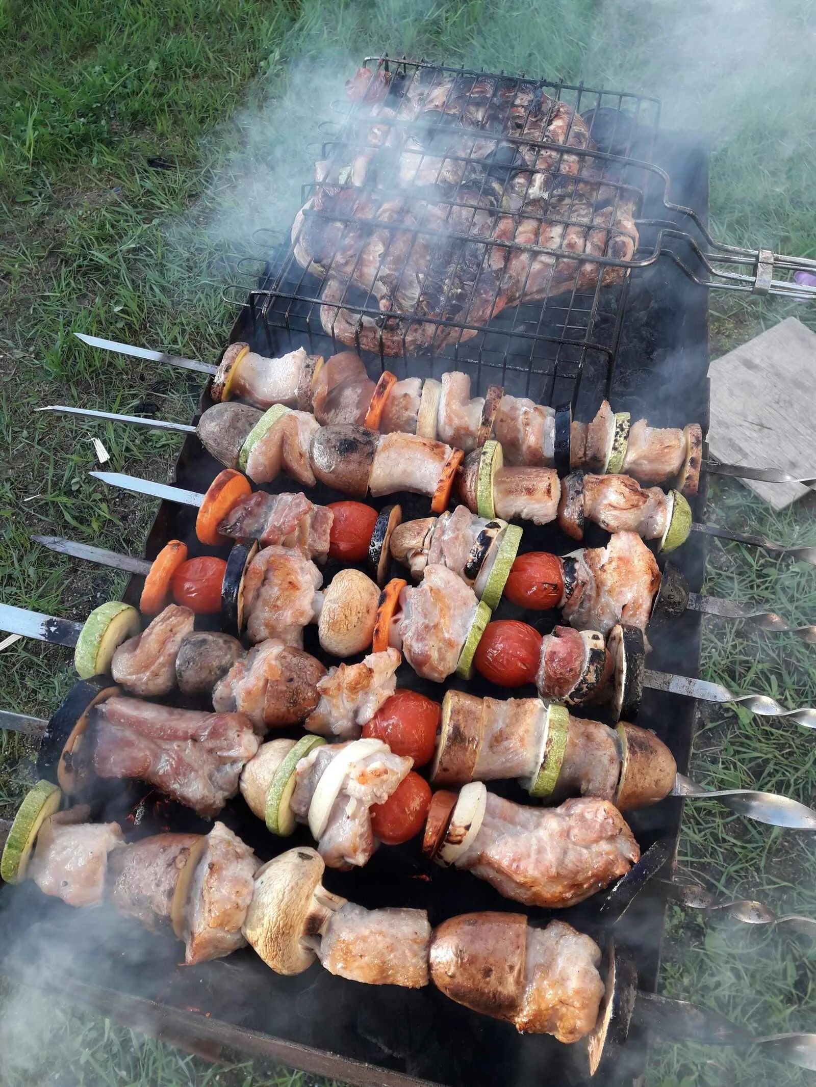 Сколько делается шашлык. Шашлыки на природе. шашлыки на даче. красивый шашлык. дачный шашлык.