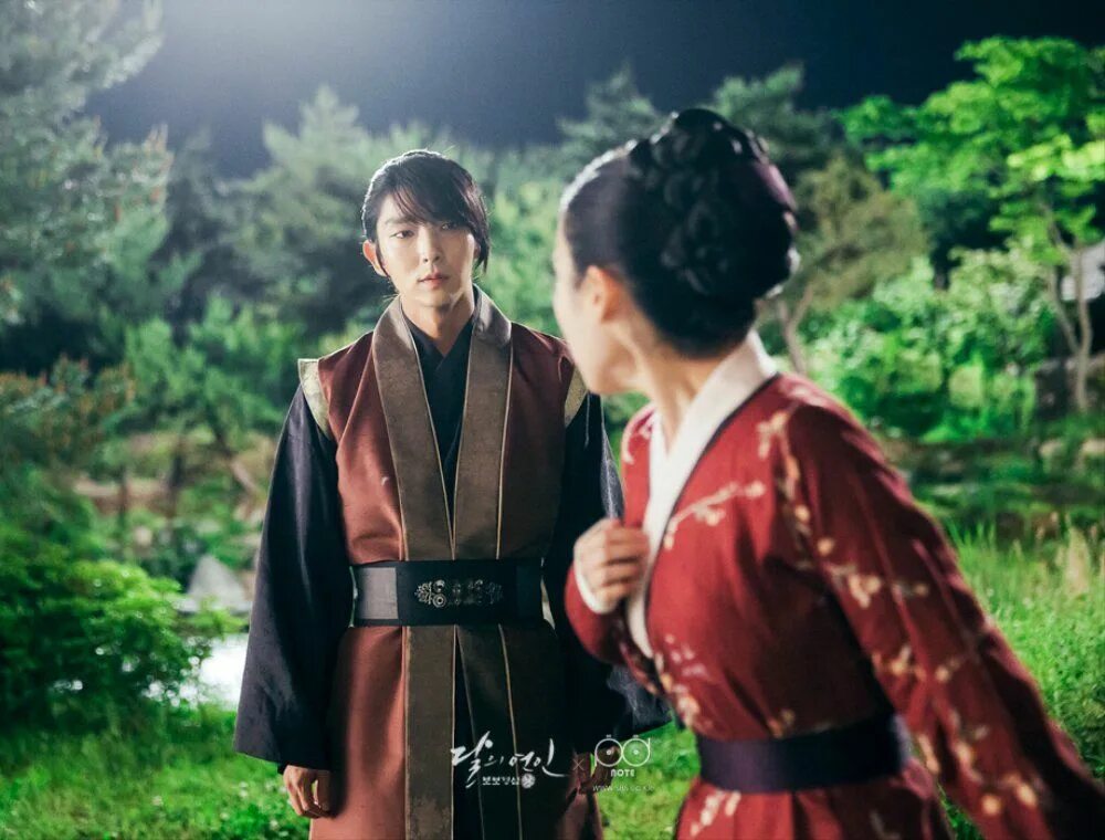 Алое сердце корея дорама. Moon lovers: scarlet heart ryeo. Алые сердца корё 2. Алые влюблен коре. Дорама алые сердца корё поцелуй.