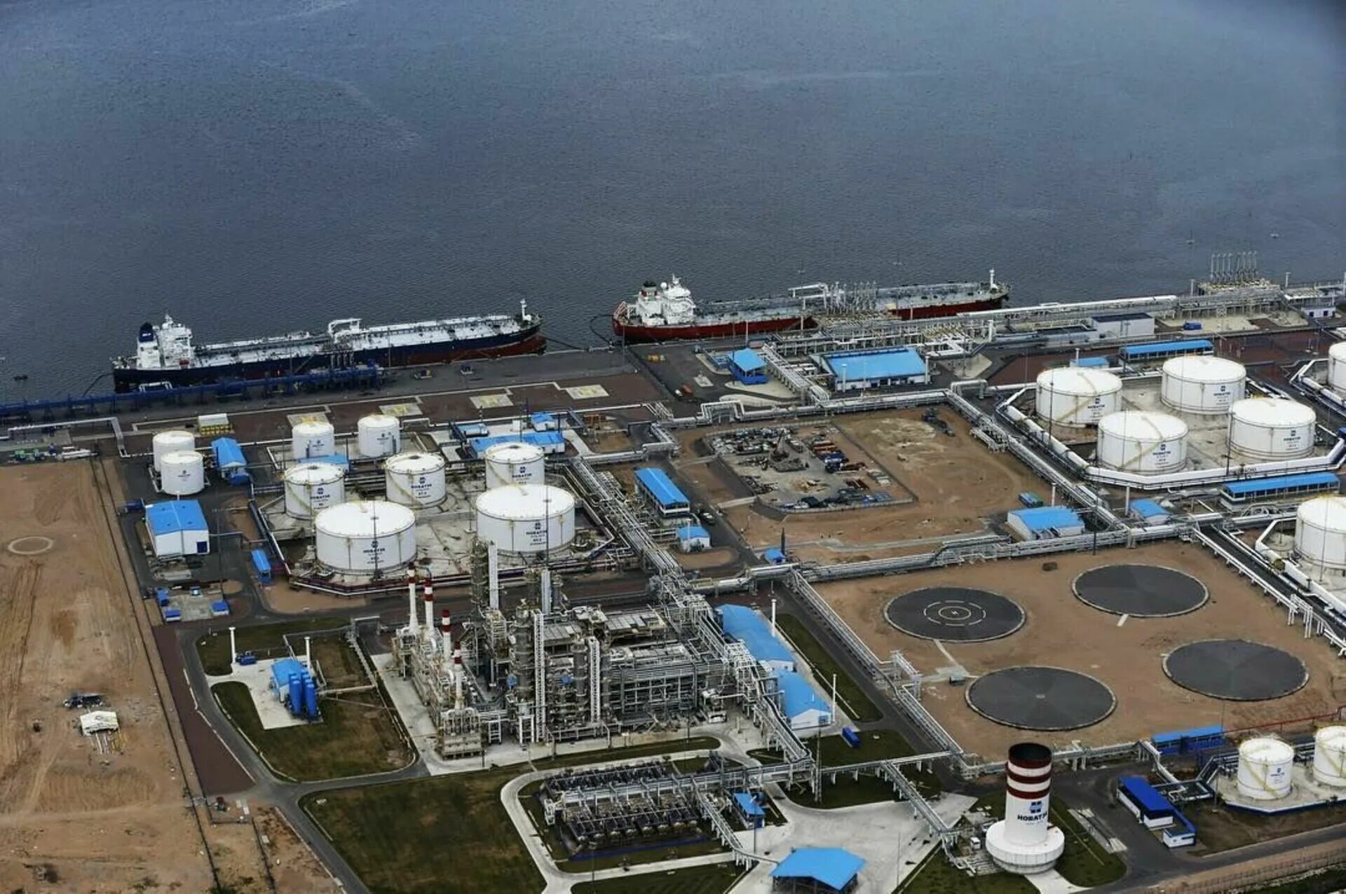 Газстройпром усть луга. Газоперерабатывающий комплекс усть луга. Морской порт усть луга. Кингисепп порт усть-луга. Комплекс по переработке этансодержащего газа усть луга.