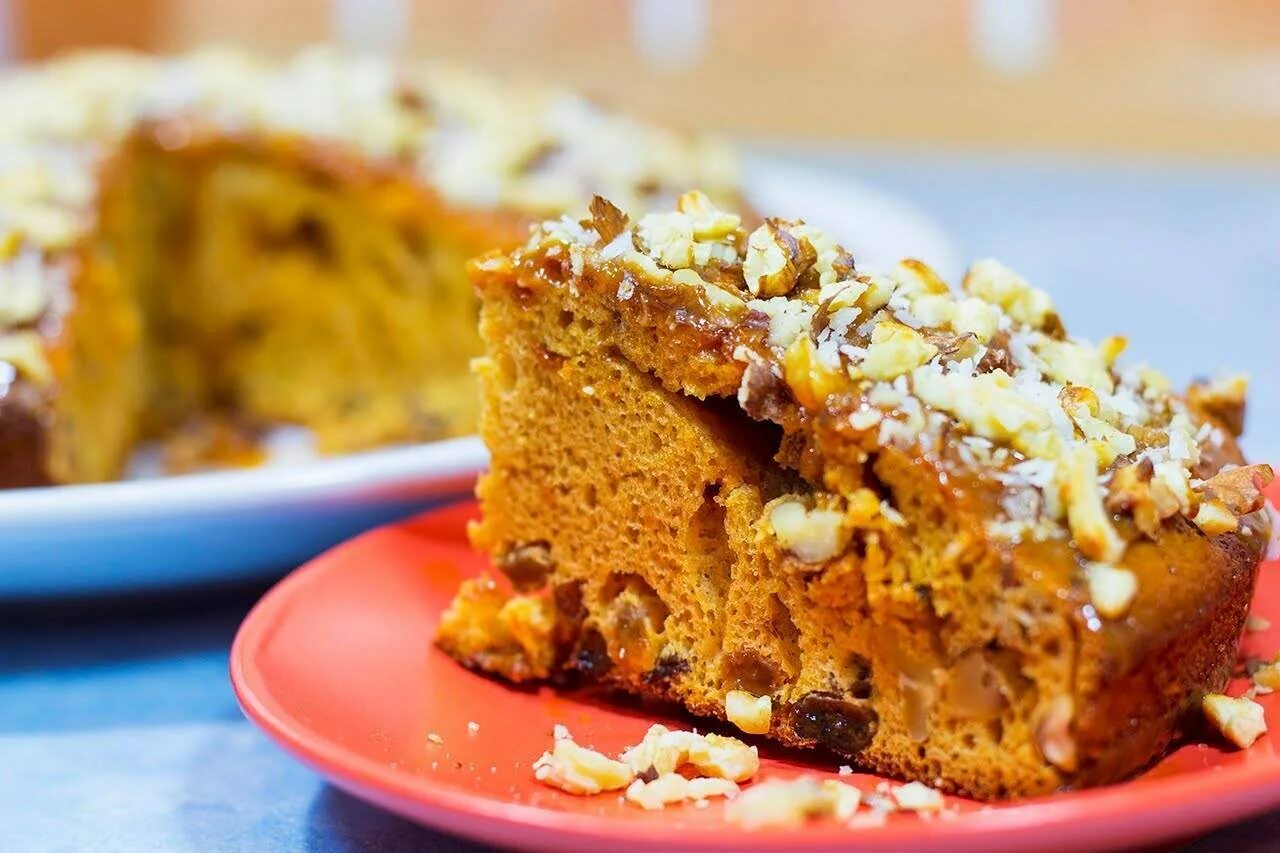 Пирог с черносливом. Постный пирог со сливой. Постный пирог вкусно и просто рецепт. Постный пирог. Пирог на чайной заварке с вареньем рецепт без яиц.