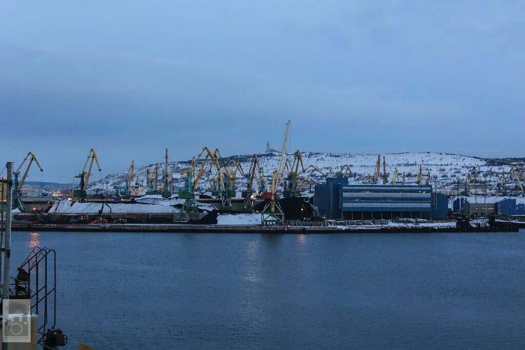 Порт мурманск страна. Мурманский морской торговый порт. Мурманск порт. Портовая 22 Мурманск порт. АО «Махачкалинский морской торговый порт».