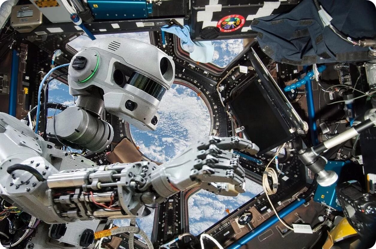 Первые космические роботы. Skybot f-850. Космическая робототехника. Роботы в космосе.