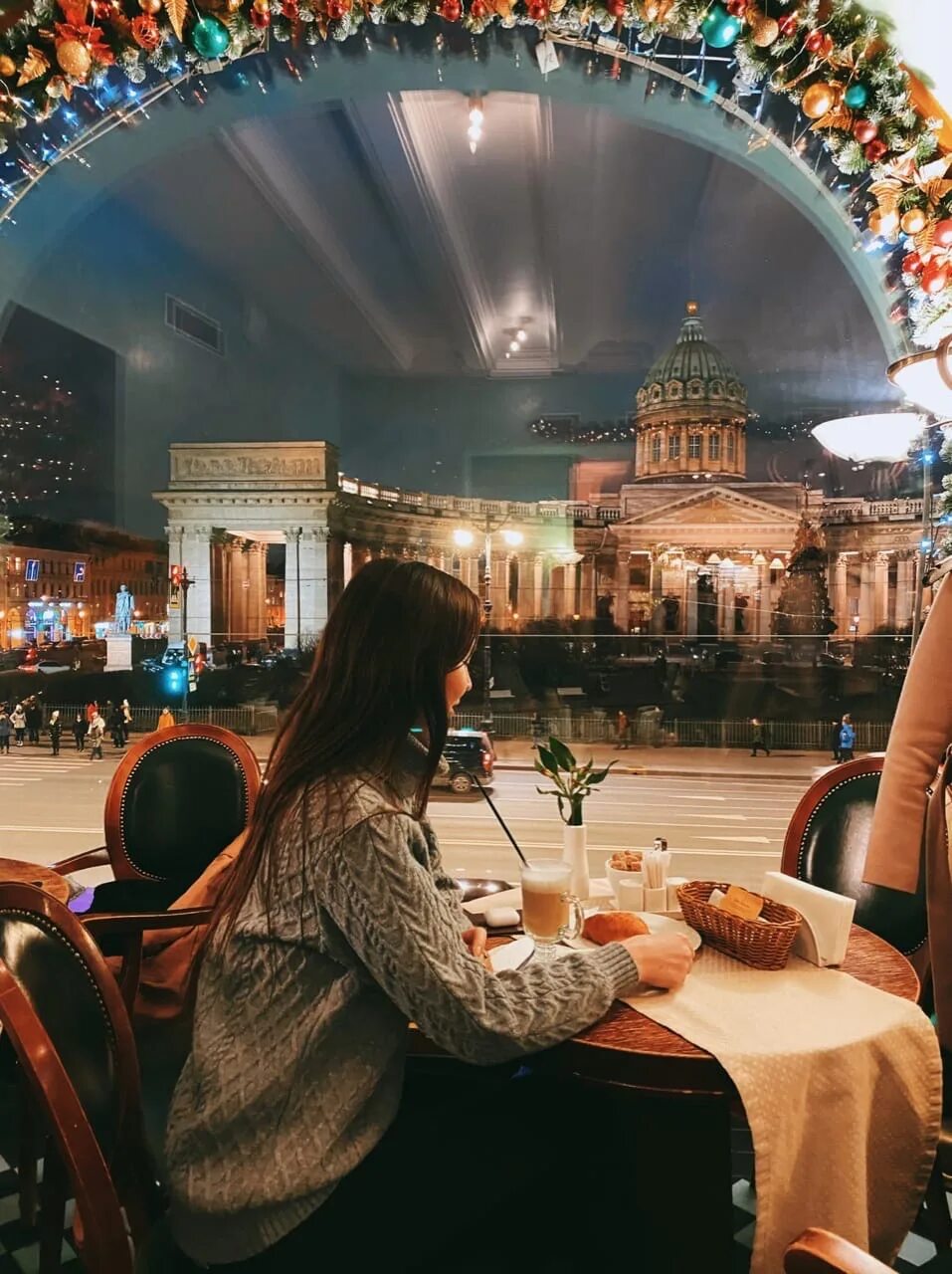 Мили москва. Кафе Зингер Питер. Фотосессия в кафе Зингер в СПБ. Кафе Зингер Санкт-Петербург 2021. Кафе Зингер фотосессия.