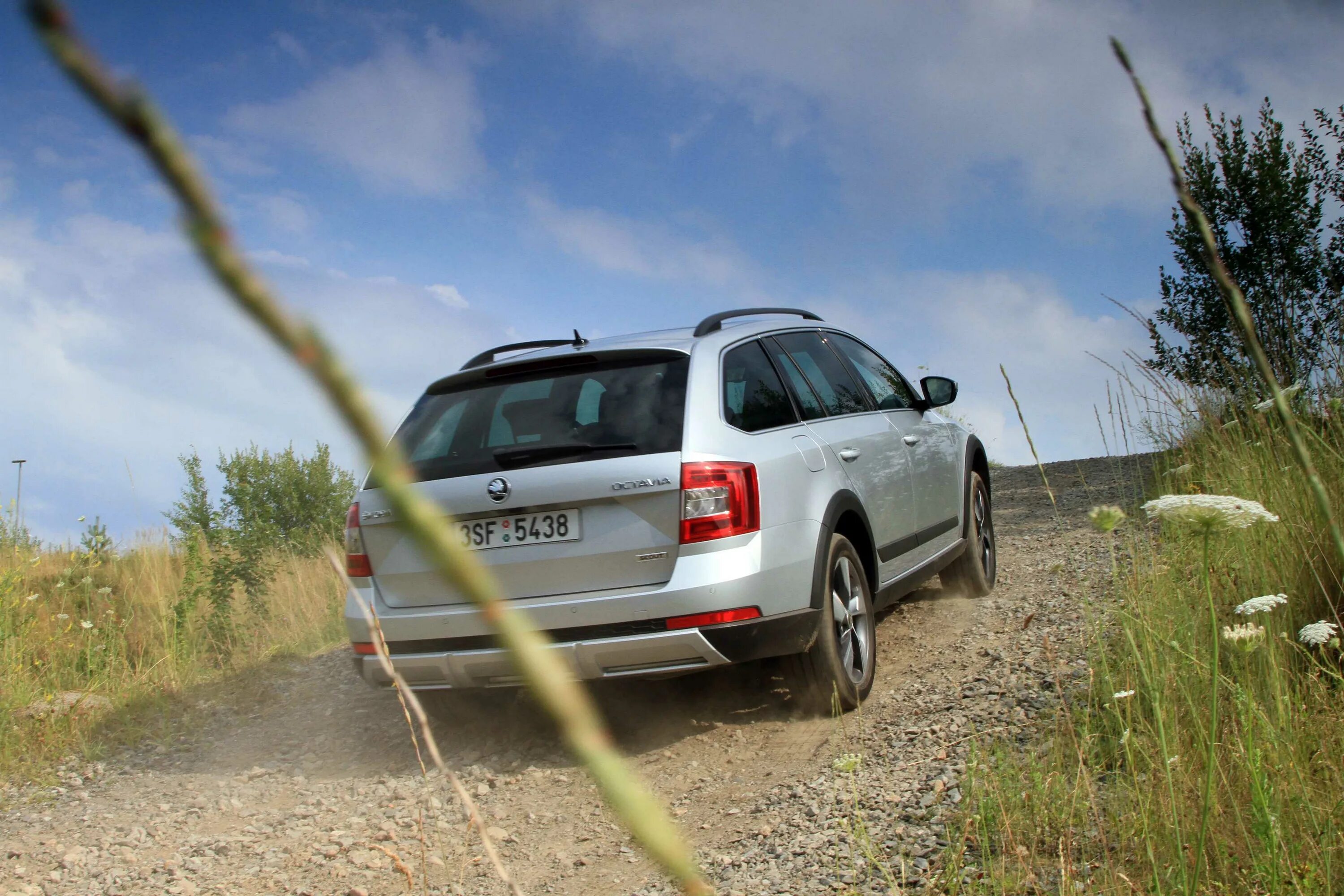 Тест драйв шкоды октавии. Škoda Octavia Scout a7. Octavia Scout бездорожье.