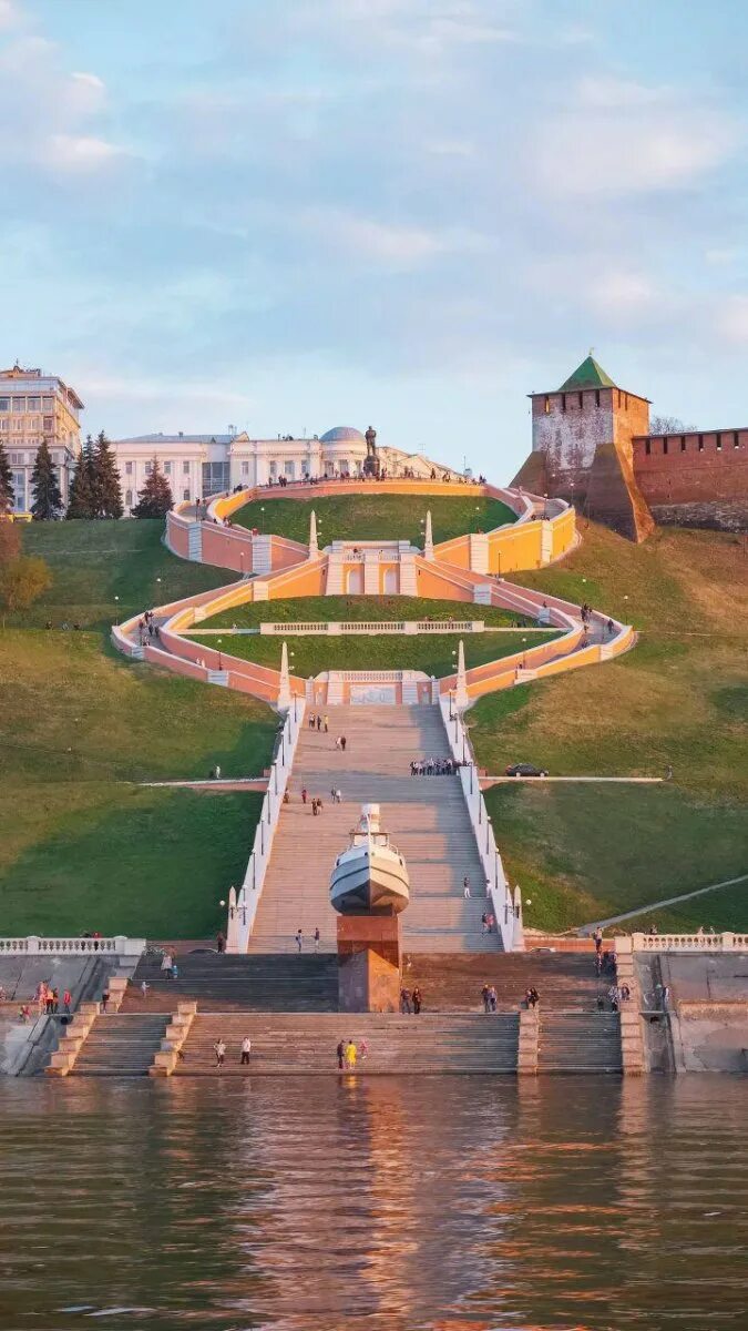 Нижний новгород назван. Чкаловская лестница Нижний Новгород. Нижегородский Кремль Чкаловская лестница. Чкаловская лестница Великий Новгород. Чкаловская лестница Нижний Новгород 2021.