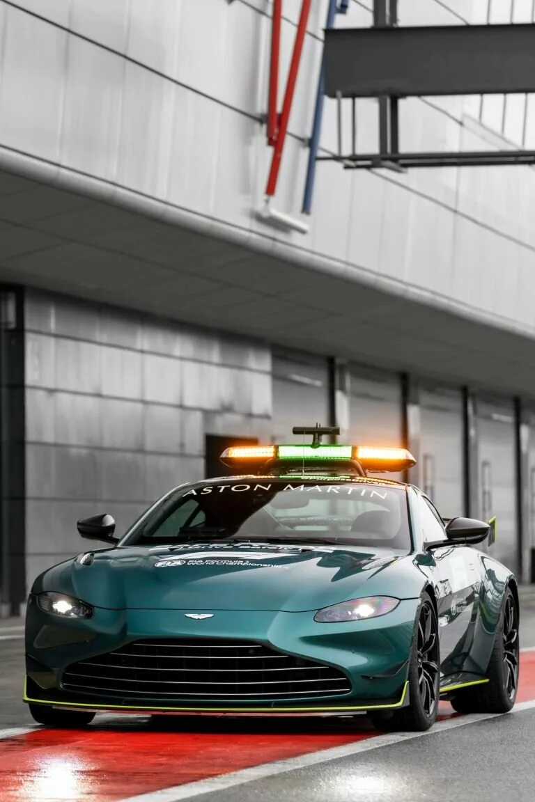 Автомобиль безопасности формула. Aston Martin Safety car f1 2021. Safety car f1 Aston Martin Vantage. Aston Martin f1.