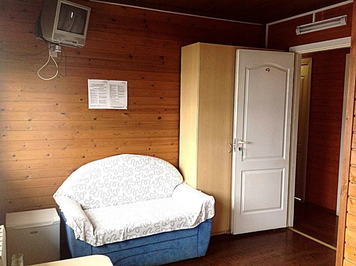 Усадьба адмирала лазарева в кронштадте. Кронштадт отель. Октябрьская гостиница санкт петербург трёхместный. Отель виктория кронштадт. Отель art deco nevsky 4 санкт-петербург-.