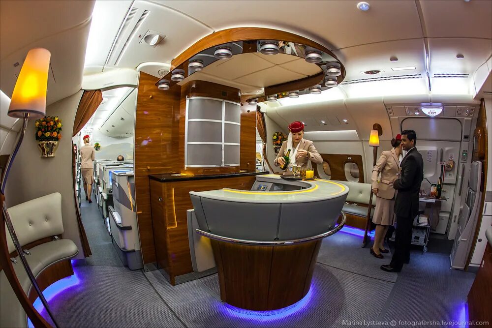 A380 emirates. Ек 131 дубай москва. 131 дубай. Самолет эмирейтс внуково. 131 дубай.