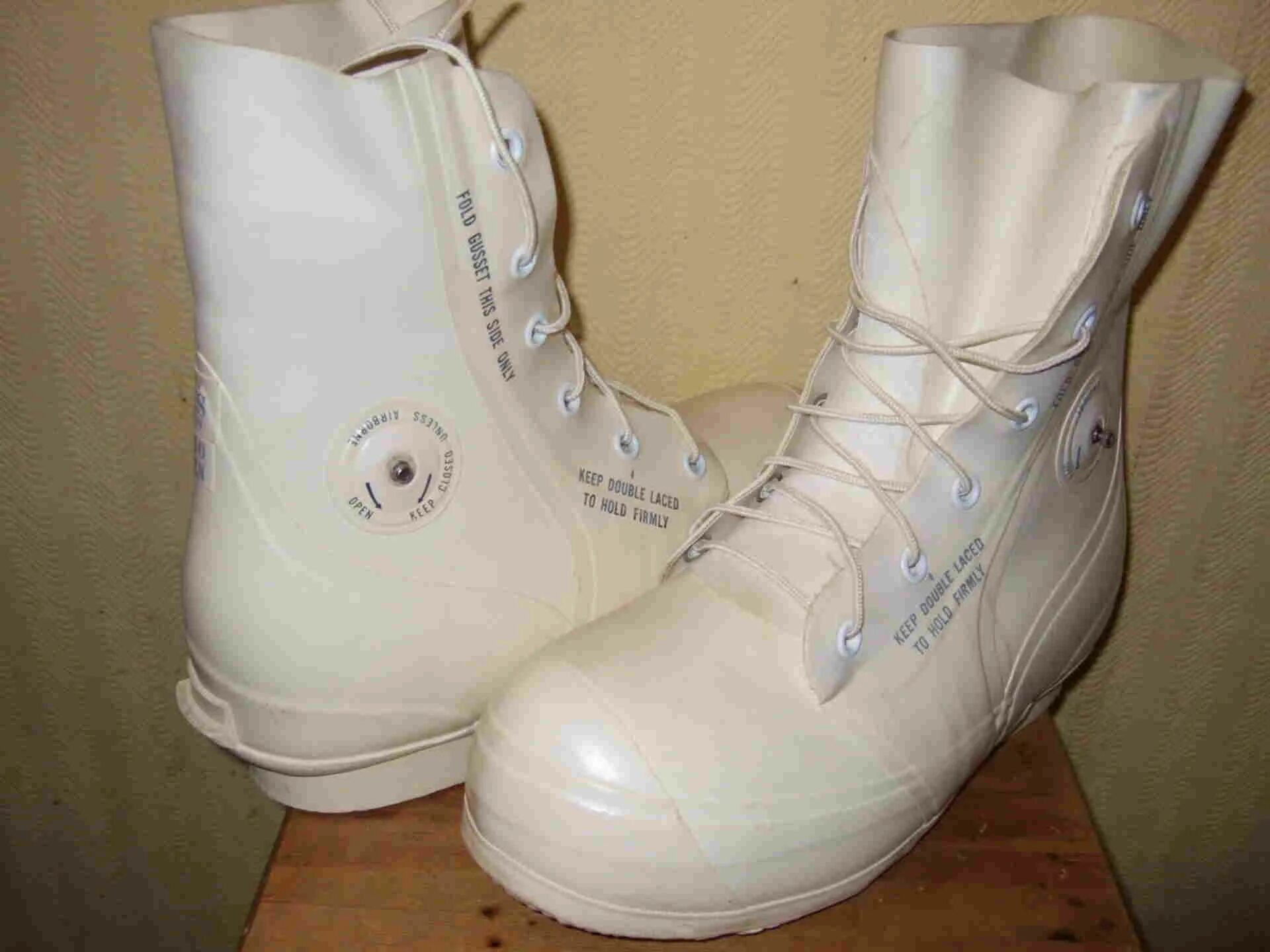 Бани буты обувь. Бани буты обувь. Raf simons сапоги. Rizzano обувь. Bata mickey mouse boots.