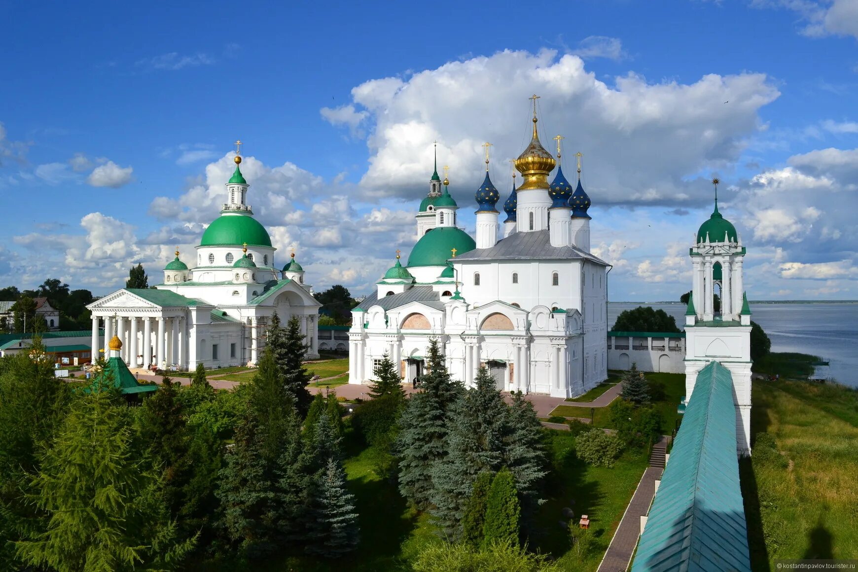 Ростов великий достопримечательности фото. Достопримечательности Ростова Великого памятники. Ростов Великий памятники. Церковь Косьмы и Дамиана Ростов Великий. Ростов Великий достопримечательности.