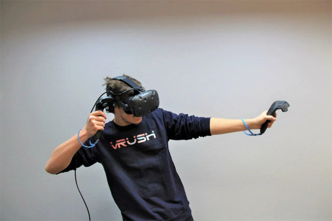 Играй с реальностью. Виар Анвио. Виртуальная реальность игры. Центр виртуальной реальности. Виртуальная реальность дети.