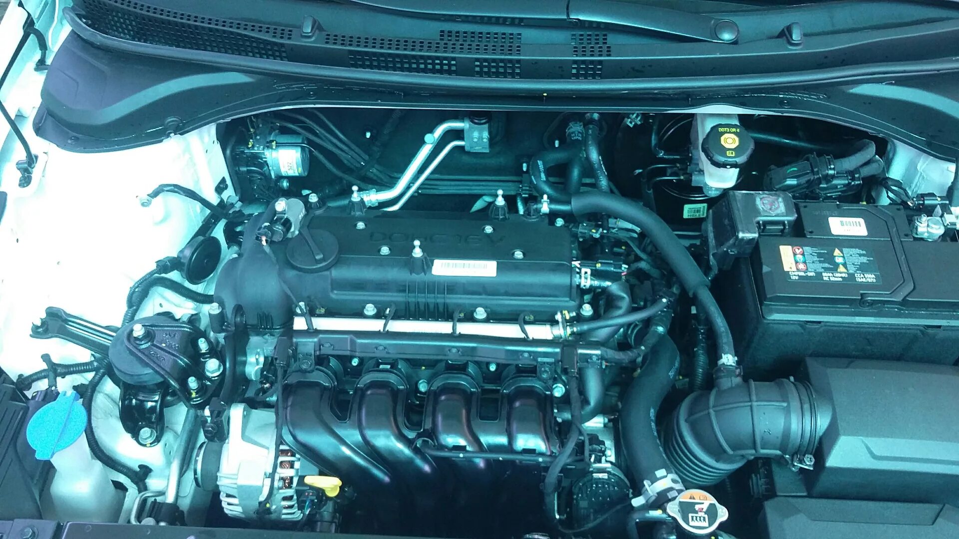 Охлаждения хендай солярис. Двигатель Хендай Солярис 2 1.6. Двигатель Солярис 1.4. Подкапотка Солярис 1.6. Hyundai Solaris 2015 двигатель.