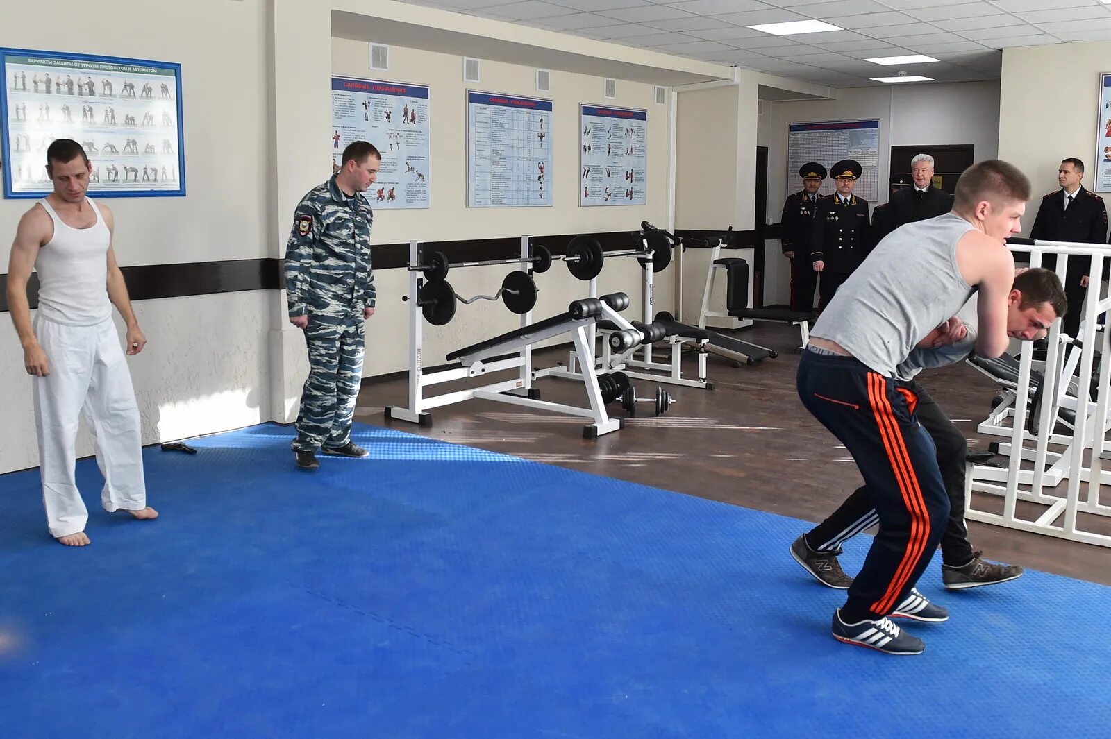 База омона в строгино. Московский ОМОН Строгино. ОМОНОВСКИЙ городок в Строгино. Городок ОМОН В Строгино. Общественно-спортивный центр ОМОН Строгино.