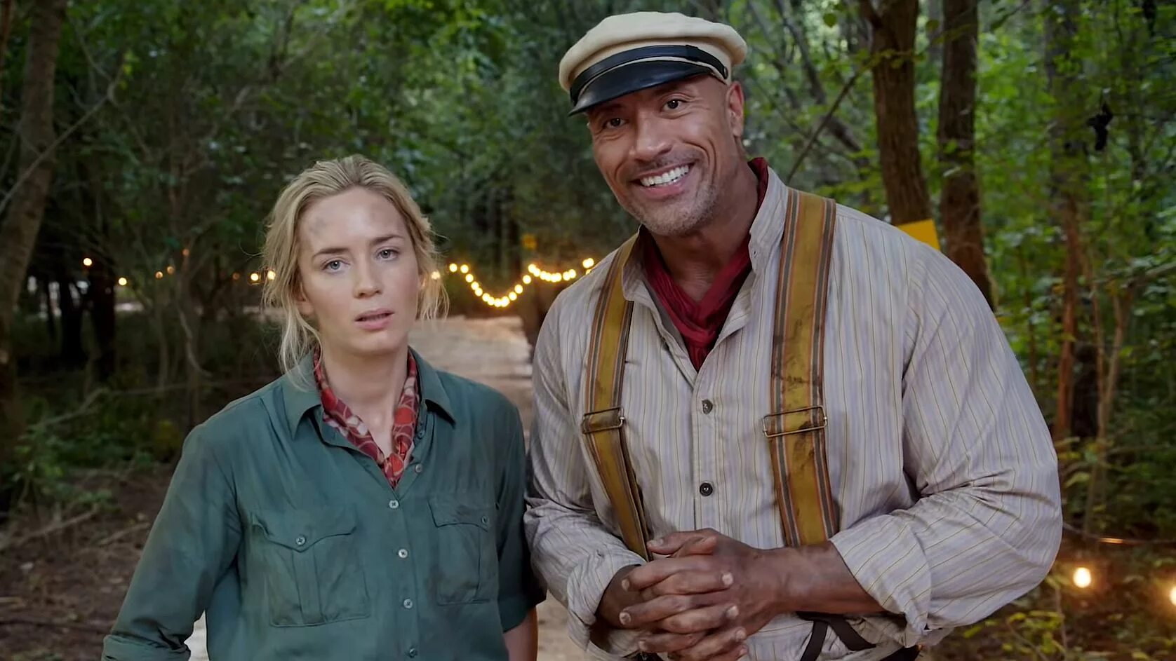 круиз по джунглям jungle cruise, 2020. круиз по джунглям фильм 2021 джесси племонс. круиз по джунглям фильм 2021 emily blunt and dwayne johnson. дуэйн джонсон круиз по джунглям. круиз по джунглям jungle cruise, 2020.