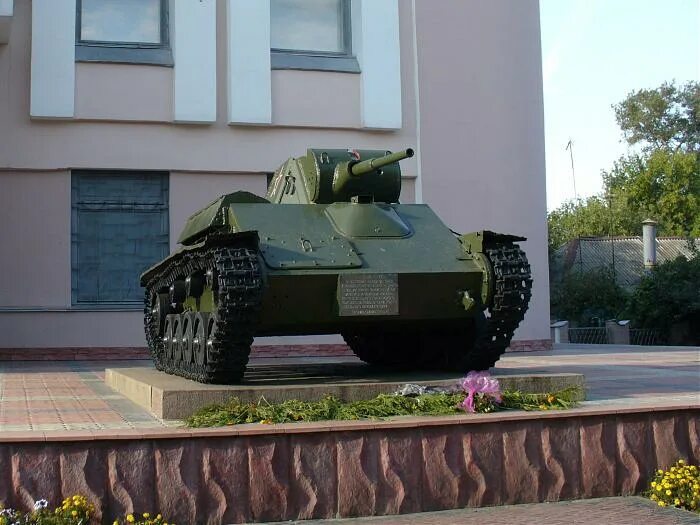 Т и м г орел. Сквер танкистов орел т-70. танк т 70 в орле. музей диорама орел танк. памятник-танк т-70.