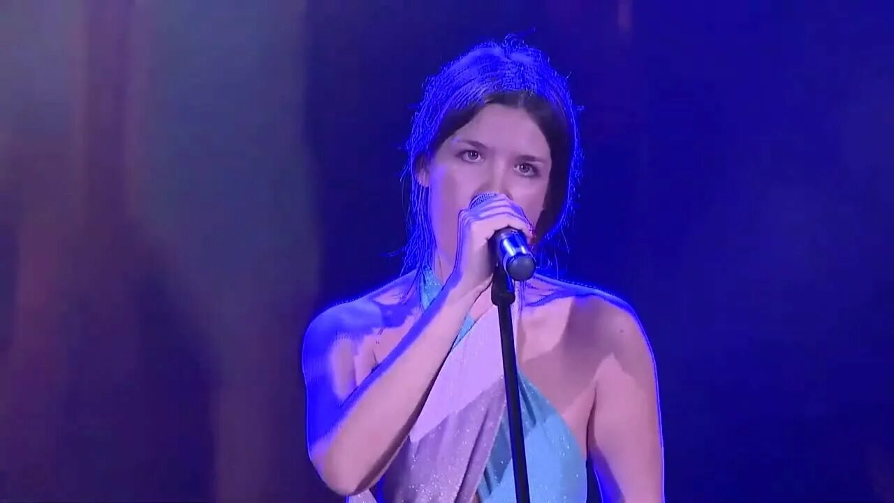 Инва мула ария дивы плавалагуны оригинал. Ария дивы. Ария дивы. Ария поет девочка. 5 элемент дива лагуна актриса.