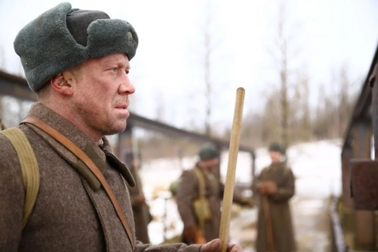 Актерам фильма "Отчий берег" пришлось играть под проливным дождем - KP.RU