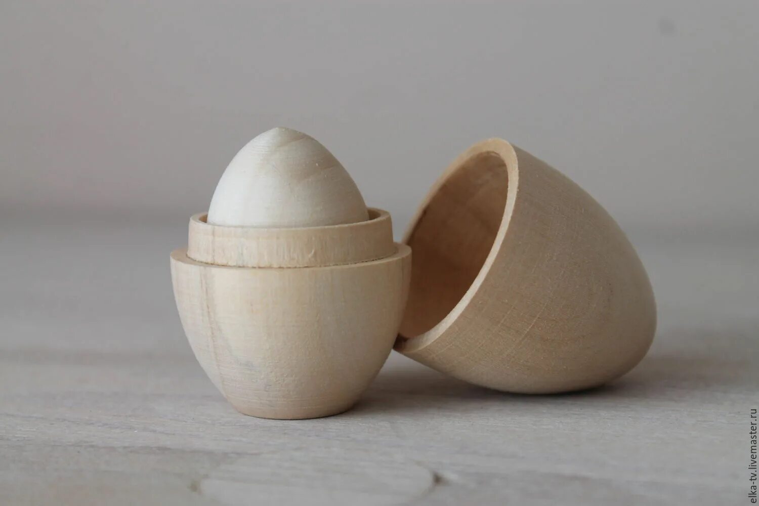 Деревянное яичко. Полое яйцо. Вогнутое яйцо. Яйцо пенопласт. Ассортимент яиц.